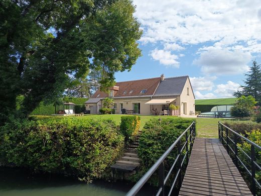 Πολυτελή κατοικία σε Neuillé-le-Lierre, Indre-et-Loire