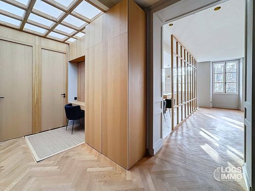 Apartment / Etagenwohnung in Bordeaux, Gironde