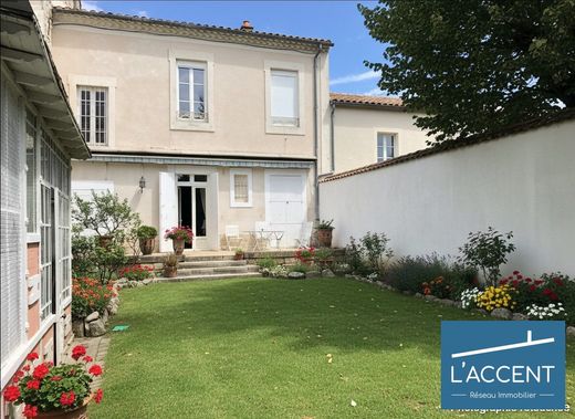 Luxus-Haus in Nîmes, Gard