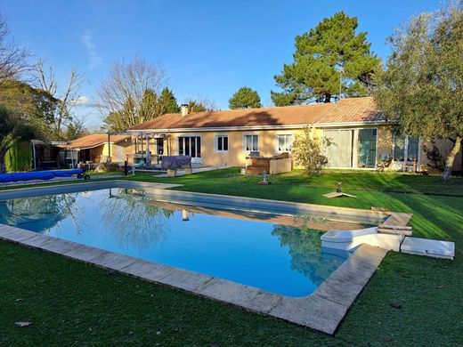Luxus-Haus in Cestas, Gironde