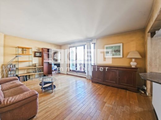 Apartment / Etagenwohnung in Courbevoie, Hauts-de-Seine
