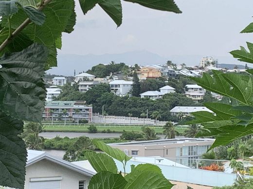 Teren w Numea, Nouméa