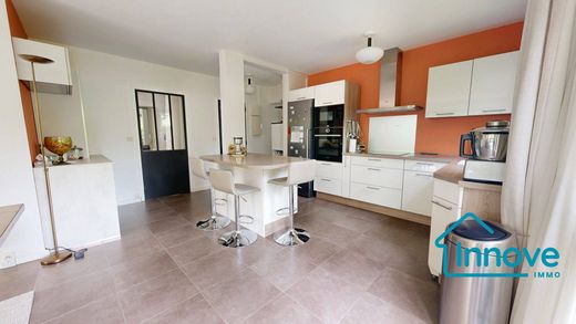 Apartment in Le Chesnay, Yvelines