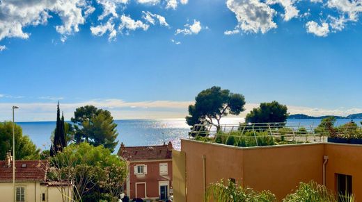 Apartment / Etagenwohnung in Èze, Alpes-Maritimes