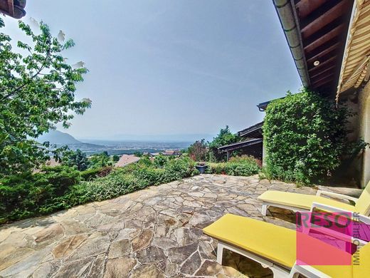 Luxe woning in Cranves-Sales, Haute-Savoie