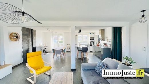 Luxury home in Maurepas, Yvelines