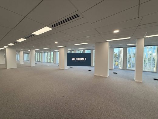 ‏משרד ב  ליל, North