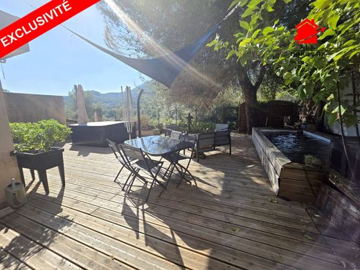 منزل ﻓﻲ Carros, Alpes-Maritimes