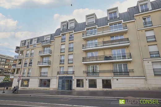 Apartment / Etagenwohnung in Châtillon, Hauts-de-Seine