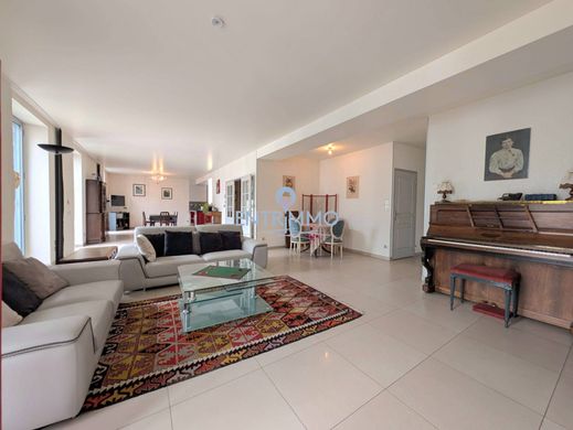 Apartment / Etagenwohnung in Aix-les-Bains, Savoy