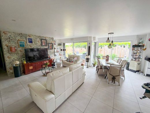 Luxury home in Lys-lez-Lannoy, North