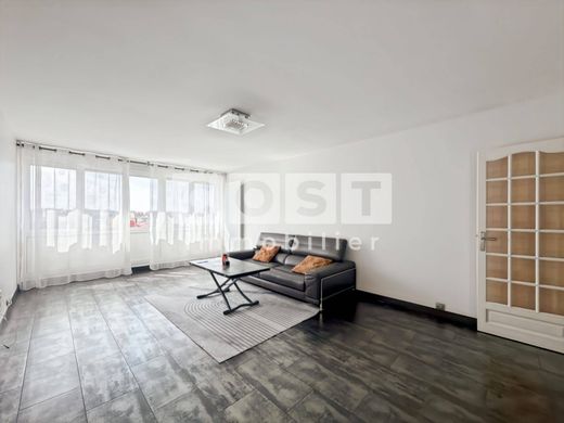Apartment in Asnières-sur-Seine, Hauts-de-Seine