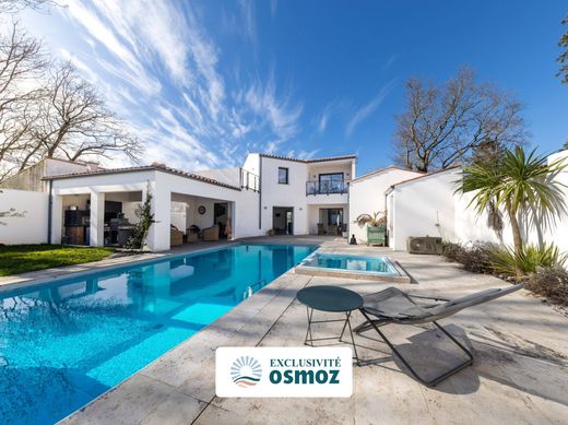 Luxury home in Breuil-Magné, Charente-Maritime