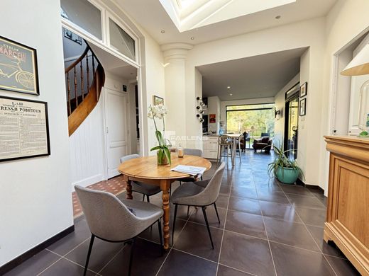 منزل ﻓﻲ ليل, North