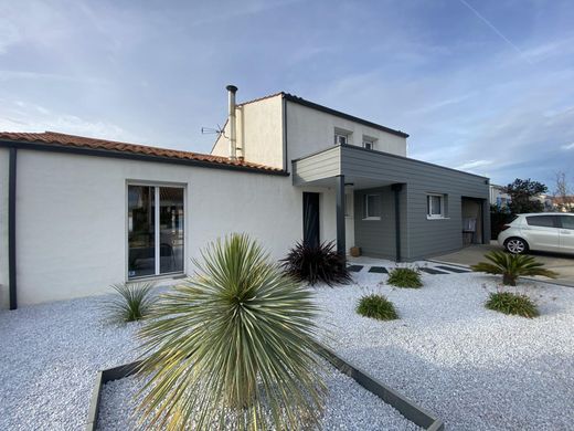 Luxus-Haus in Les Sables-d'Olonne, Vendée