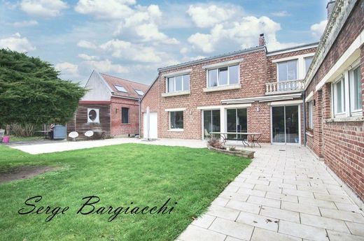 Luxury home in Courchelettes, North