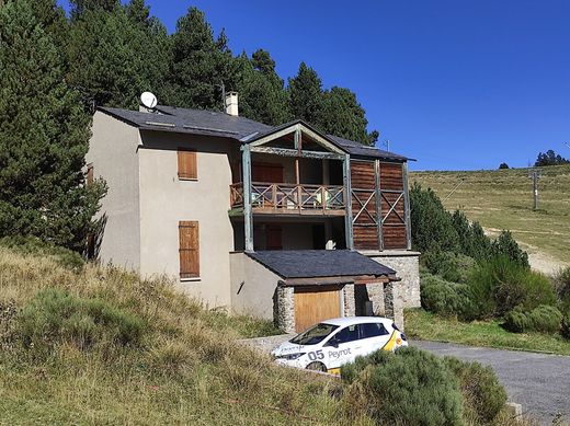 Les Angles, Pyrénées-Orientalesの高級住宅
