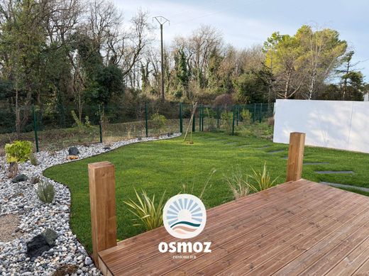 Элитный дом, Périgny, Приморская Шаранта