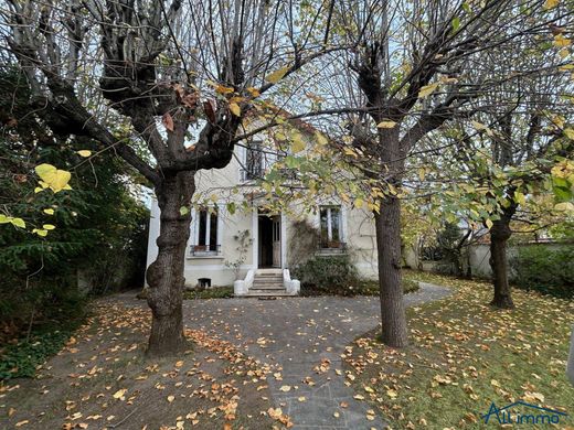 Casa di lusso a Saint-Maur-des-Fossés, Val-de-Marne