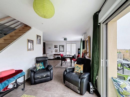 منزل ﻓﻲ Toussus-le-Noble, Yvelines