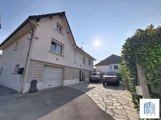 Luxury home in Noisy-le-Grand, Seine-Saint-Denis