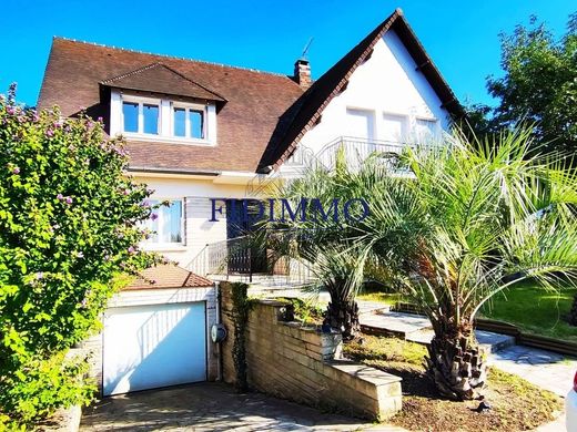 Luxus-Haus in Chennevières-sur-Marne, Val-de-Marne