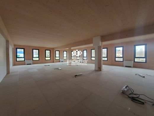 Oficina en Allonzier-la-Caille, Alta Saboya