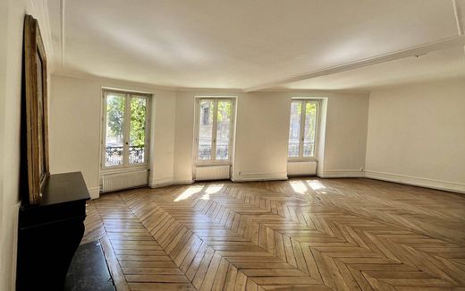 Apartment in Canal Saint Martin, Château d’Eau, Porte Saint-Denis, Paris