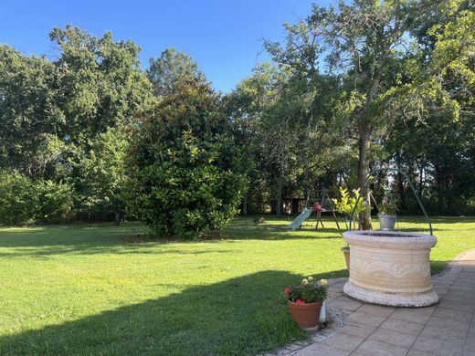 Luxury home in Le Pian-Médoc, Gironde