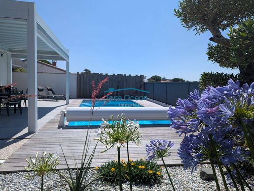 ‏בתי יוקרה ב  Royan, השראנט הימי