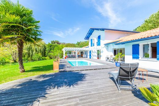 Bidart, Pyrénées-Atlantiquesの高級住宅