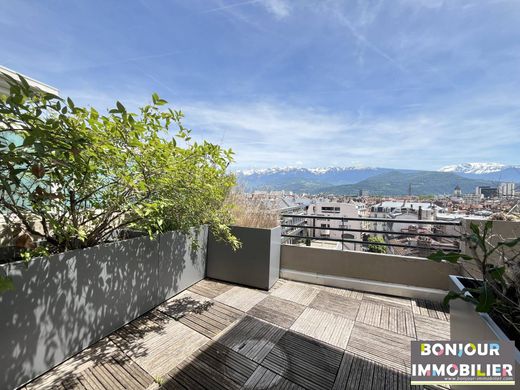 Apartment / Etagenwohnung in Grenoble, Isère