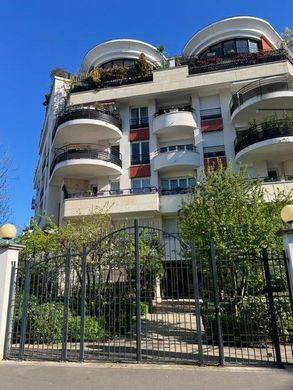Apartment in Bois-Colombes, Hauts-de-Seine