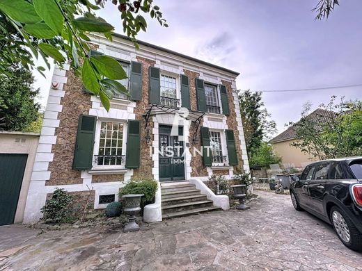 Luxus-Haus in Le Perreux-sur-Marne, Val-de-Marne