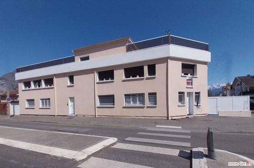 公寓楼  Saint-Jeure-d'Ay, Ardèche