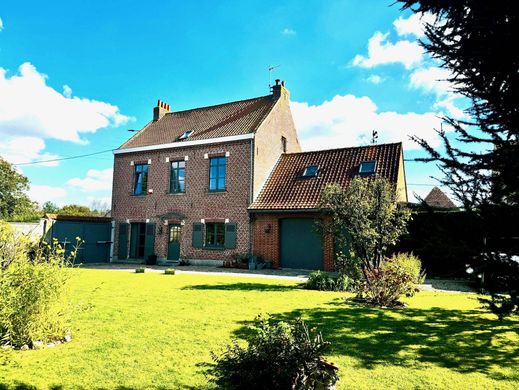 Luxury home in Ennevelin, North