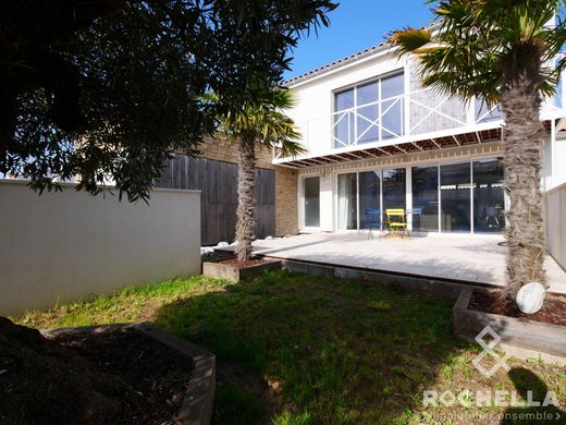 Luxury home in L'Houmeau, Charente-Maritime