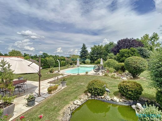 Luxury home in Villars-les-Dombes, Ain