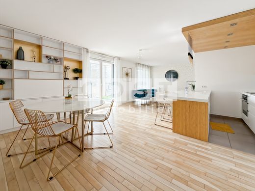 Apartment in Asnières-sur-Seine, Hauts-de-Seine