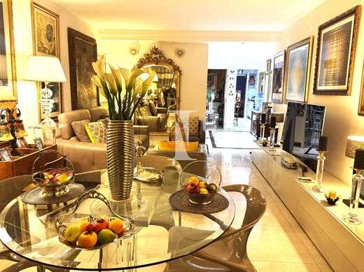 Apartment / Etagenwohnung in Cannes, Alpes-Maritimes