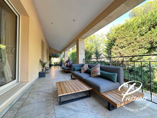 منزل ﻓﻲ Eyguières, Bouches-du-Rhône