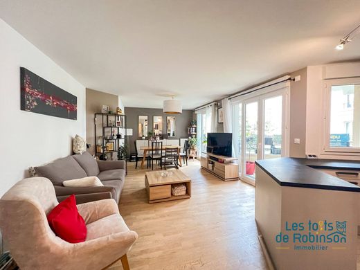 Apartment in Le Plessis-Robinson, Hauts-de-Seine