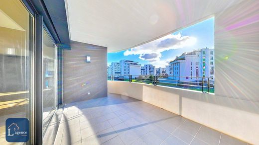 Apartment in Saint-Genis-Pouilly, Ain