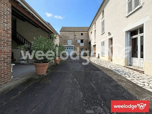 Casa di lusso a Jouy-le-Moutier, Val d'Oise