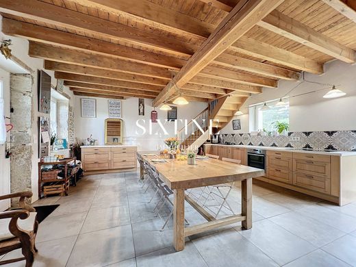 Элитный дом, Maubec, Isère