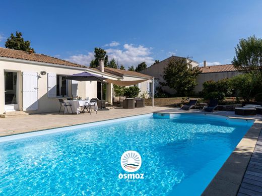 Casa di lusso a Lagord, Charente-Maritime