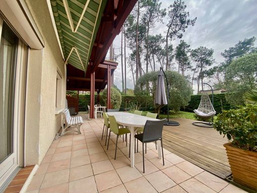 ‏בתי יוקרה ב  Arès, Gironde