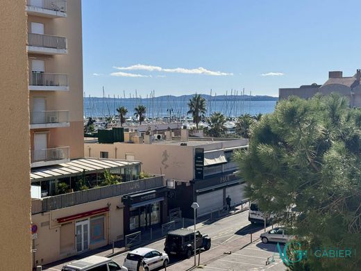 Apartment / Etagenwohnung in Hyères, Var