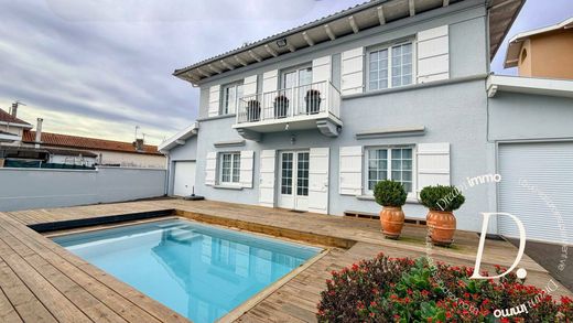 Luxury home in Saint-Vincent-de-Tyrosse, Landes