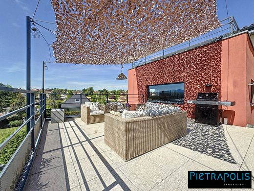 Luxury home in Saint-Genis-Laval, Rhône